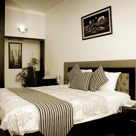 Royal Elegance Hotel Лахор Екстер'єр фото